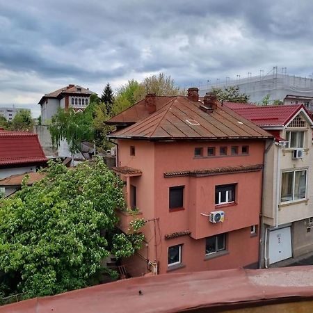 Cozy Apartment Near City Center Bukarest Exterior foto