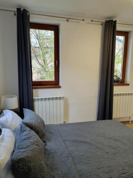 Cozy Apartment Near City Center Bukarest Exterior foto