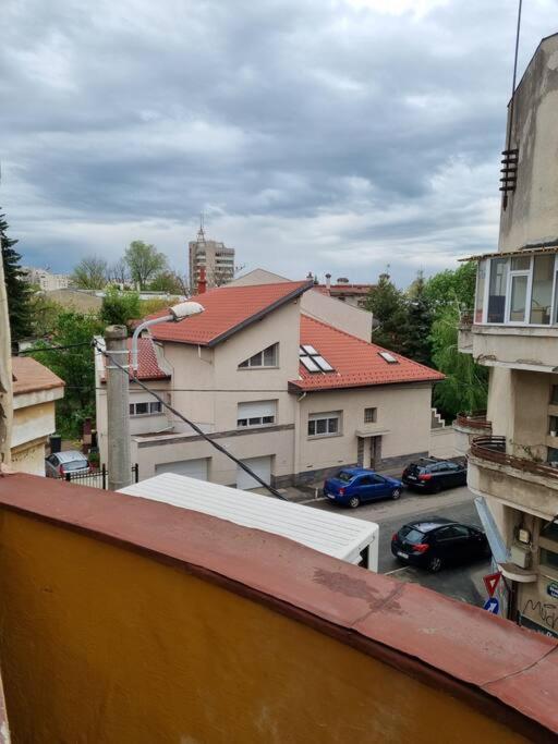 Cozy Apartment Near City Center Bukarest Exterior foto